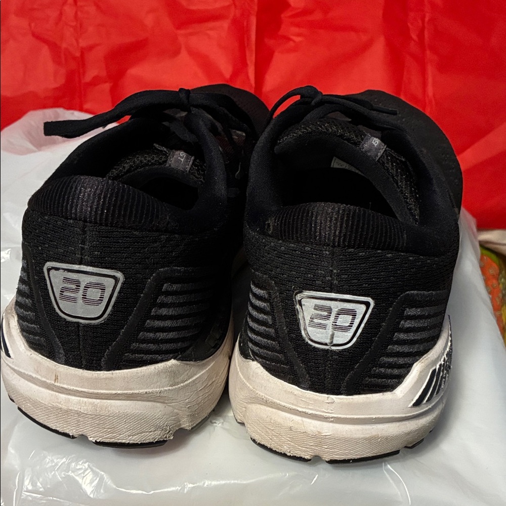 Brooks Beast 20 Men's Black and Gray Athletic Shoes 14 - Picture 3 of 6